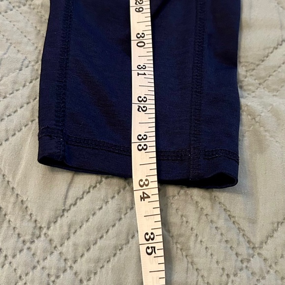 Women’s Navy Leggings with Pockets, Size Medium - Picture 5 of 6